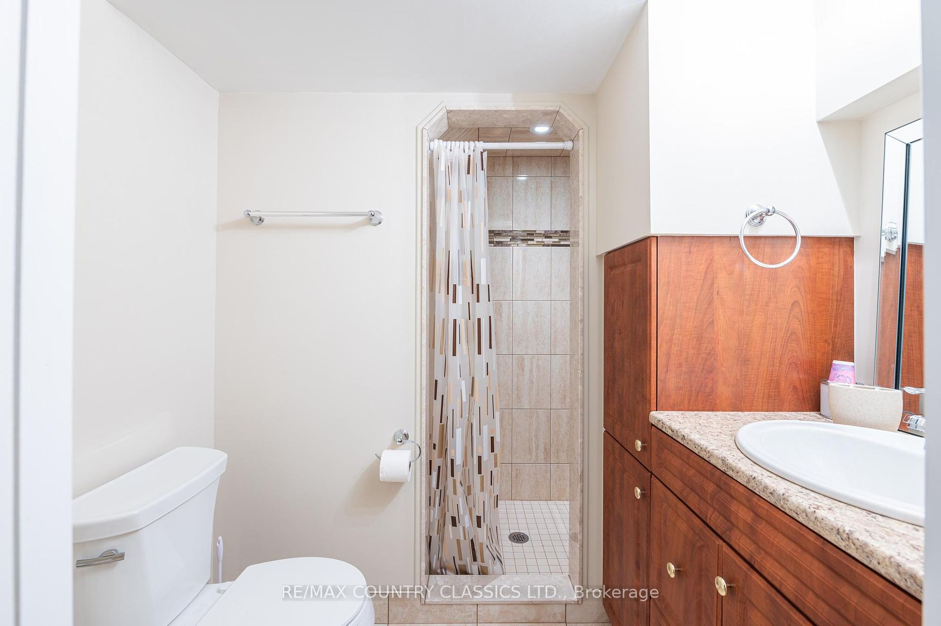 1579 Anstruther Lake Road N, #1