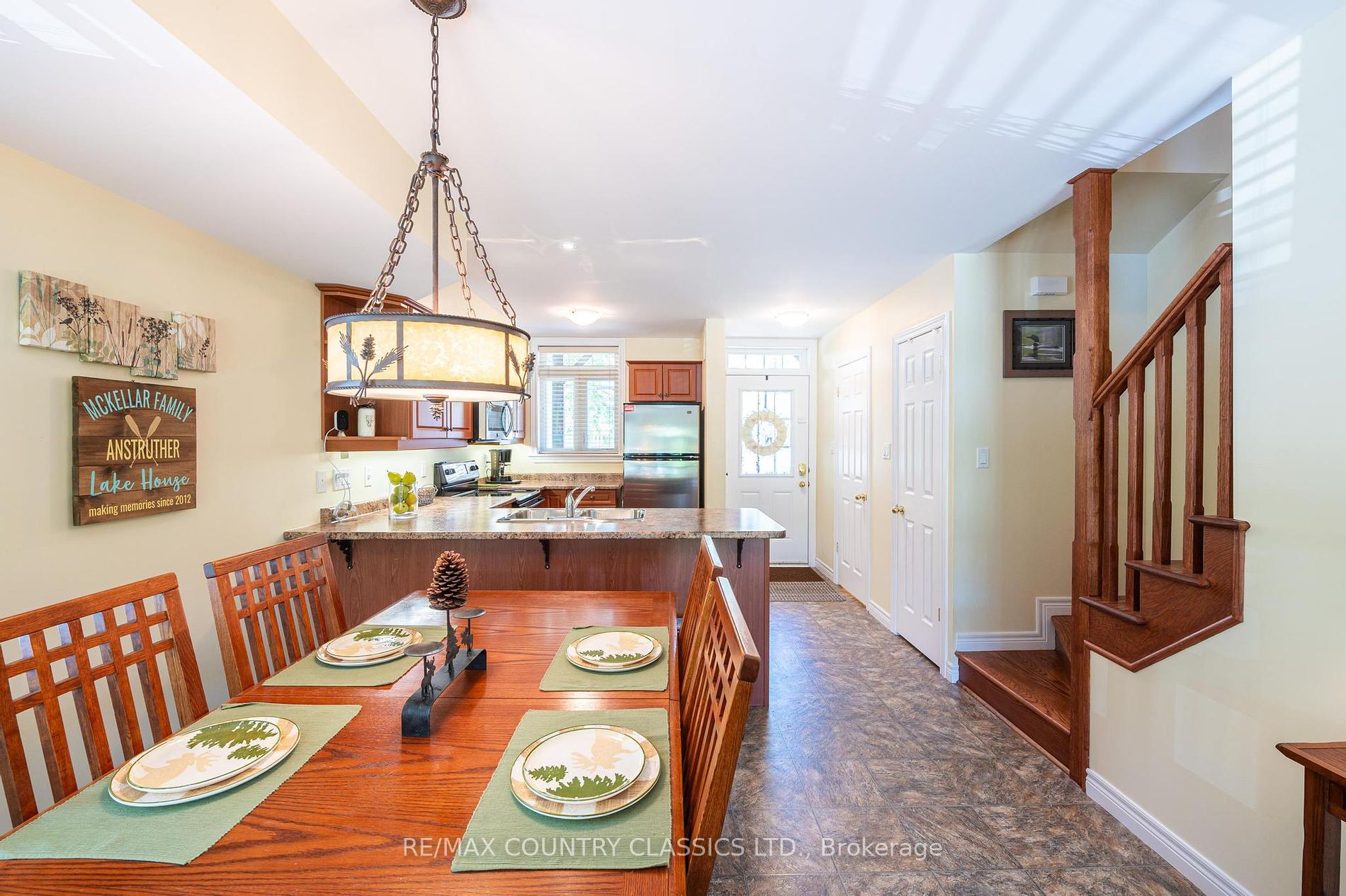 1579 Anstruther Lake Road N, #1