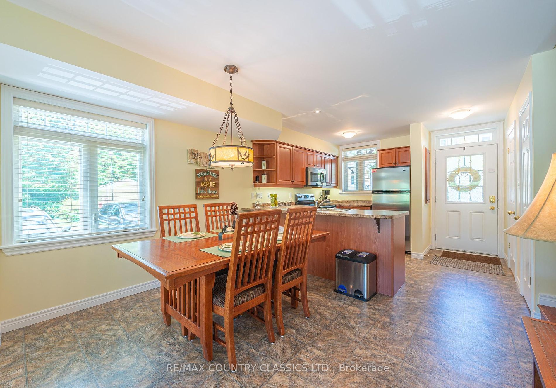 1579 Anstruther Lake Road N, #1