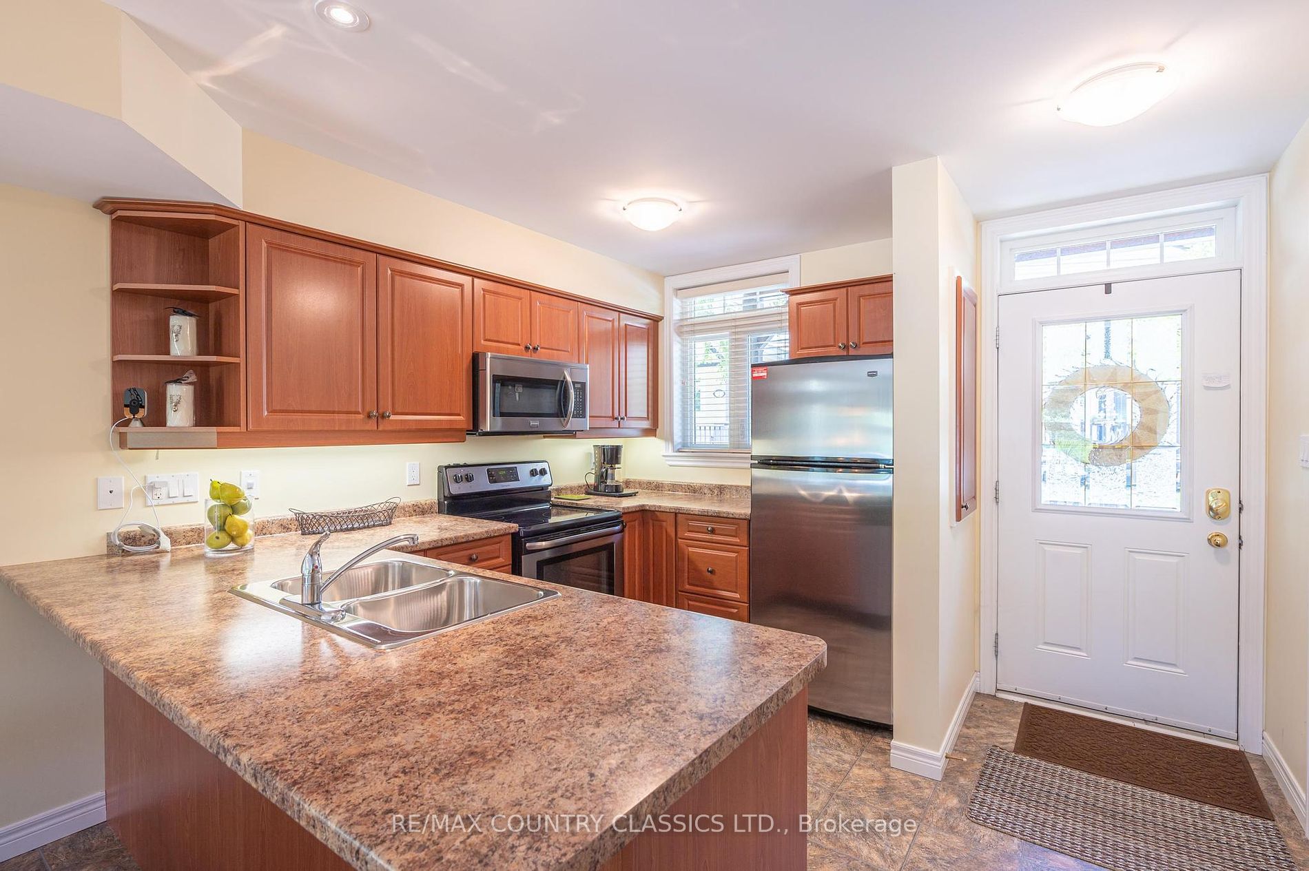 1579 Anstruther Lake Road N, #1