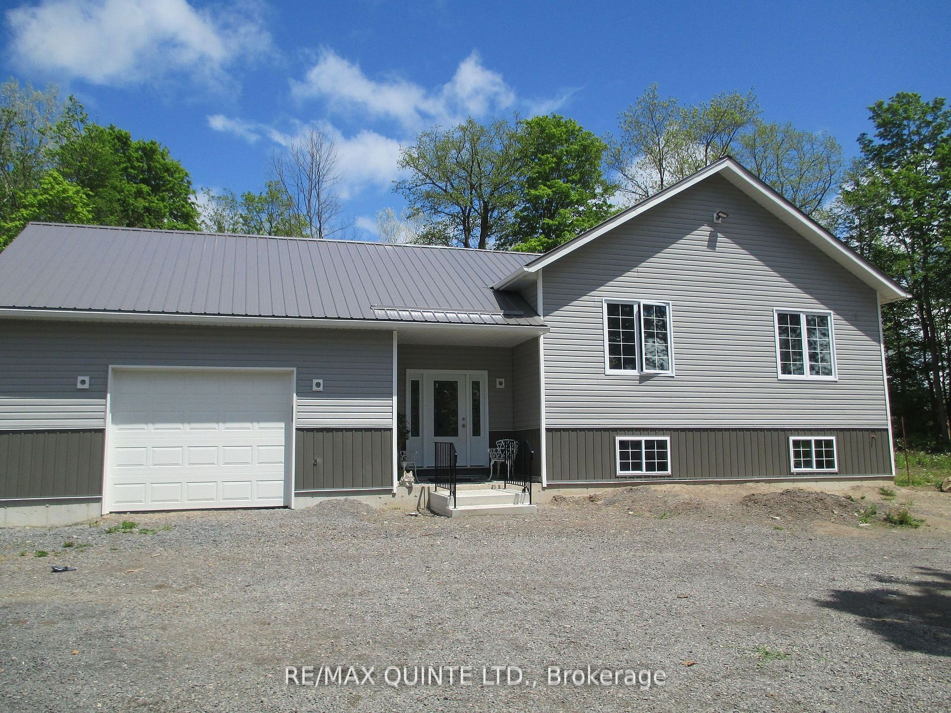 325 Douglas Road W