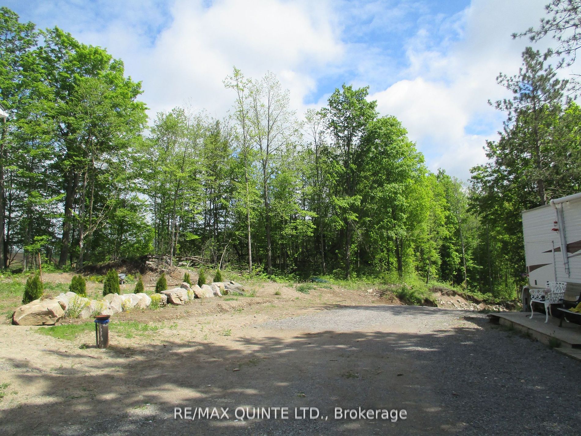 325 Douglas Road W