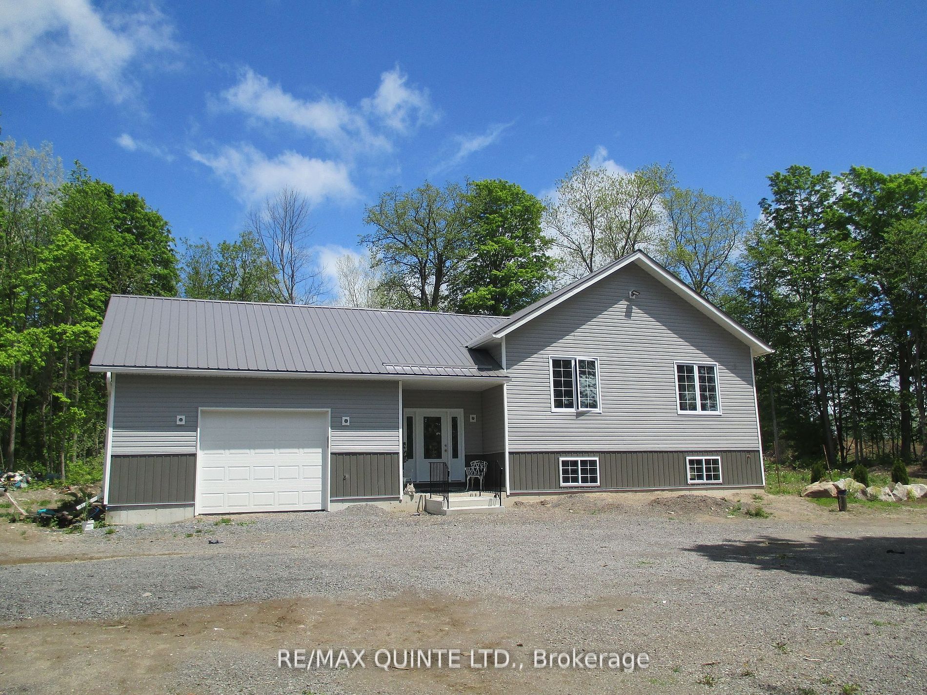 325 Douglas Road W