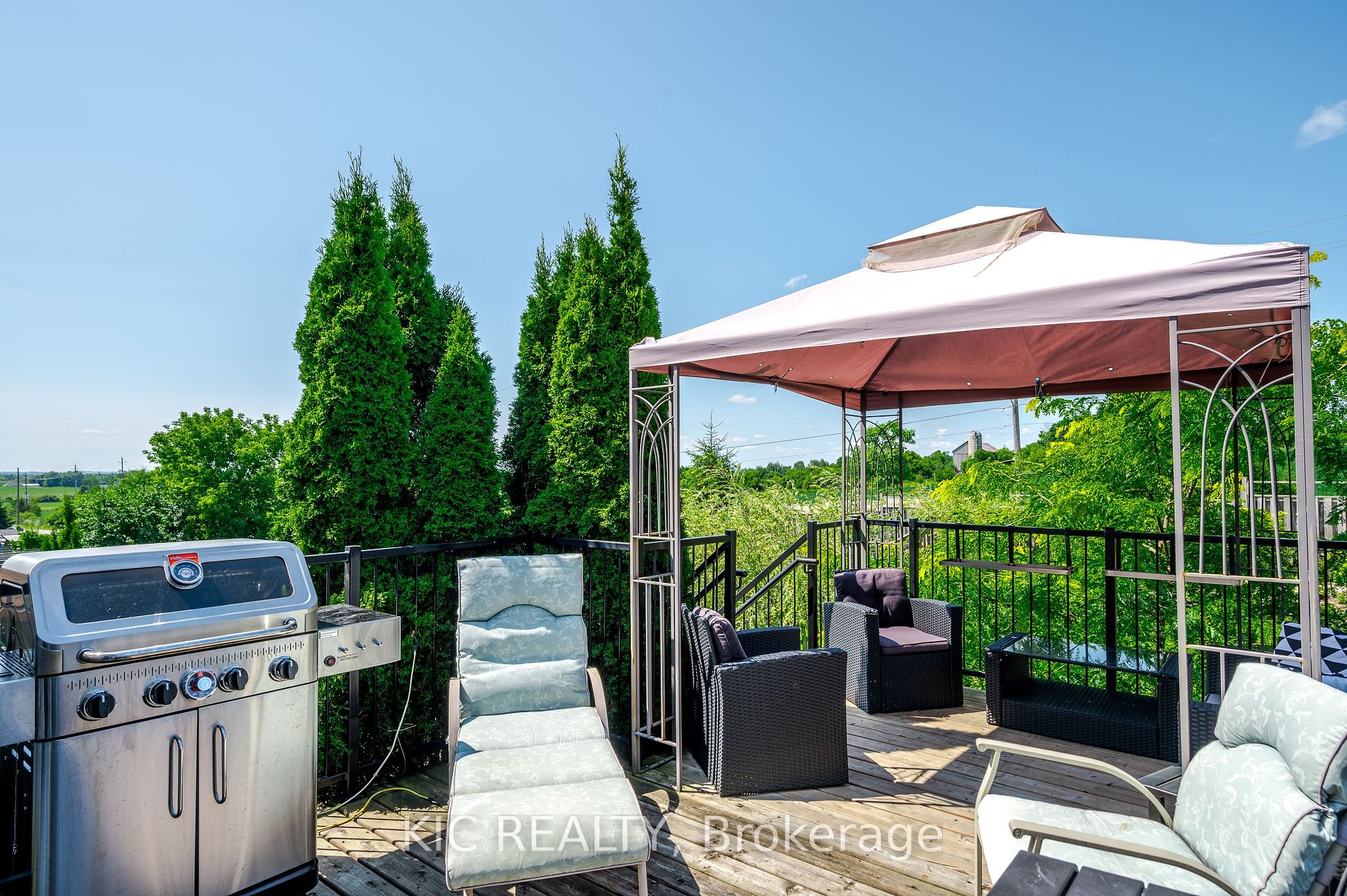 610 Clancy Crescent