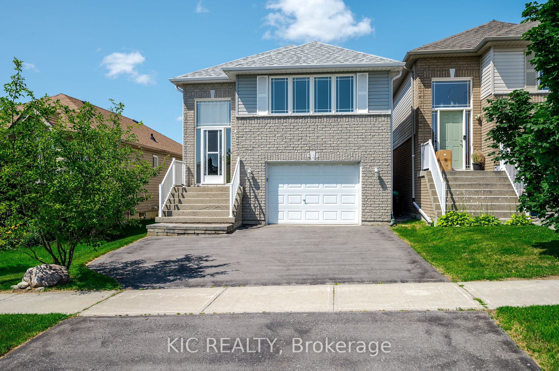 610 Clancy Crescent
