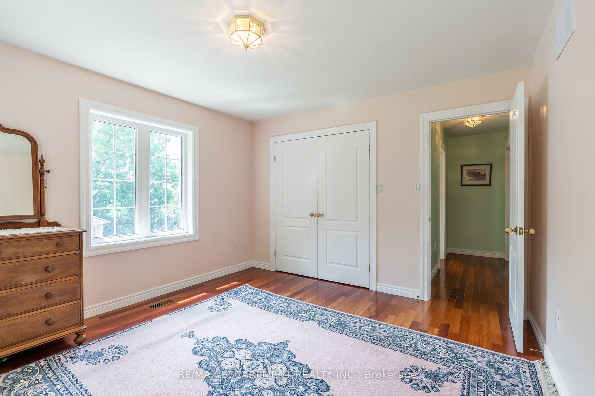 86 Ridge Road E