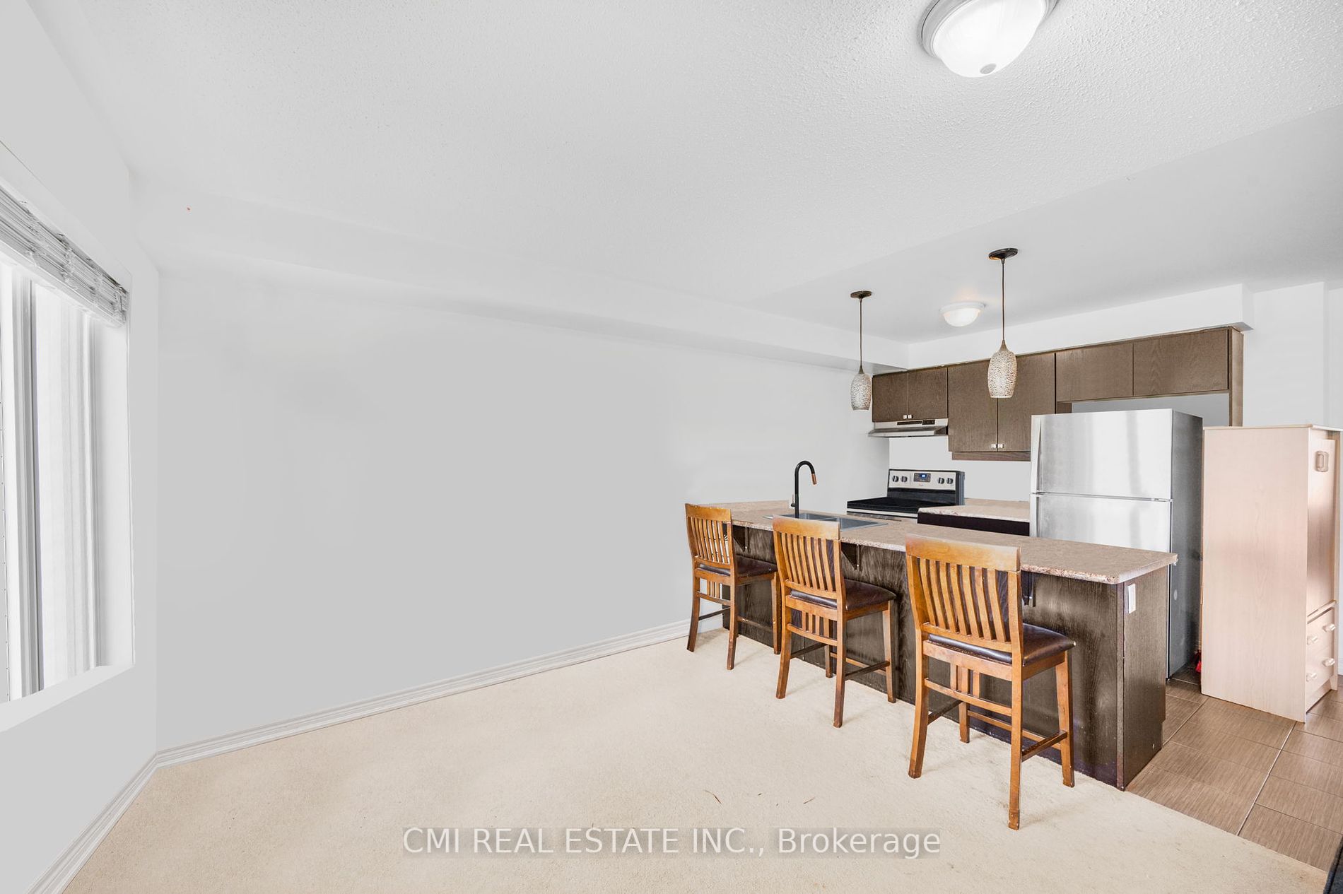 825 Cook Crescent