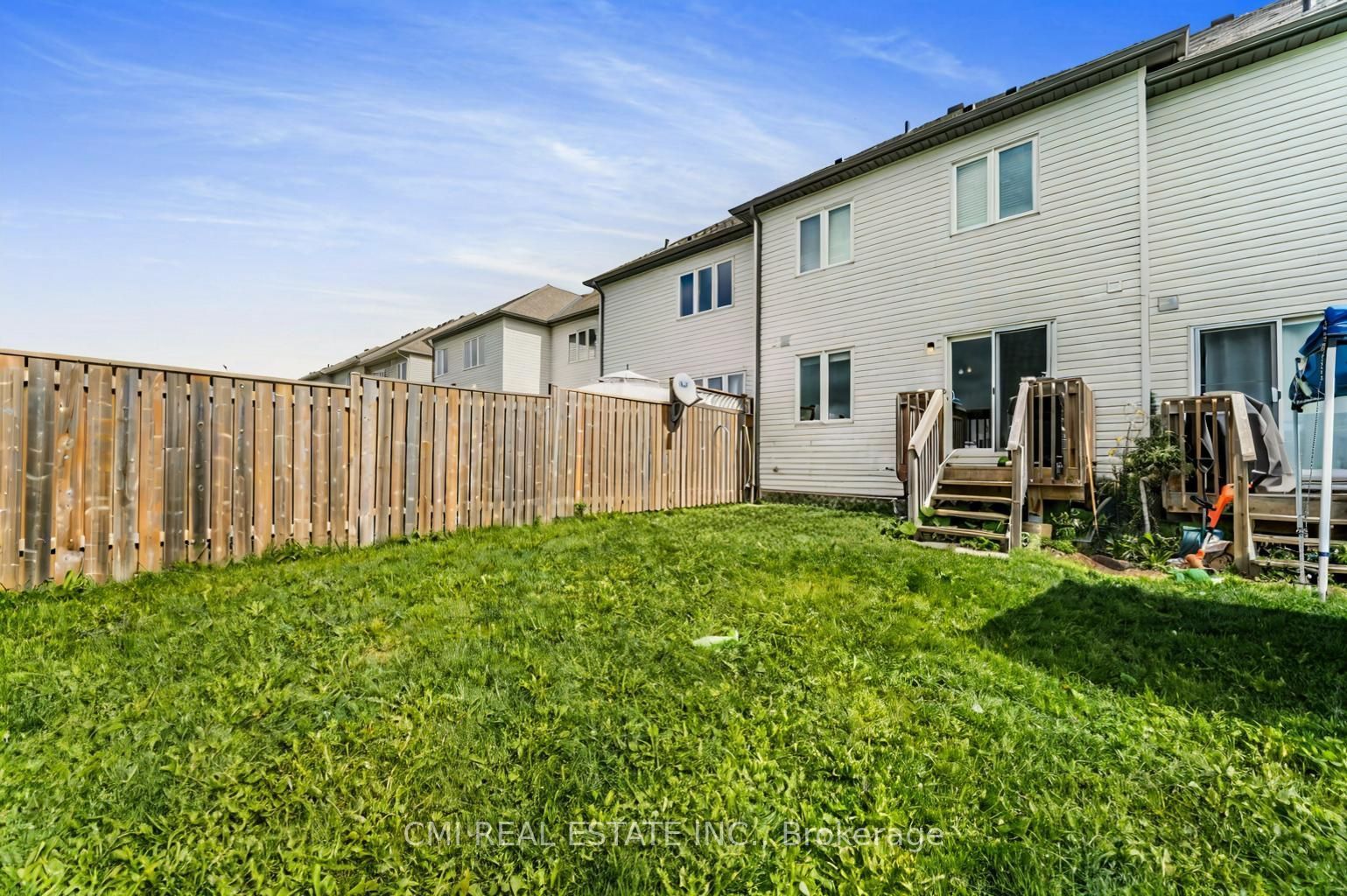 825 Cook Crescent