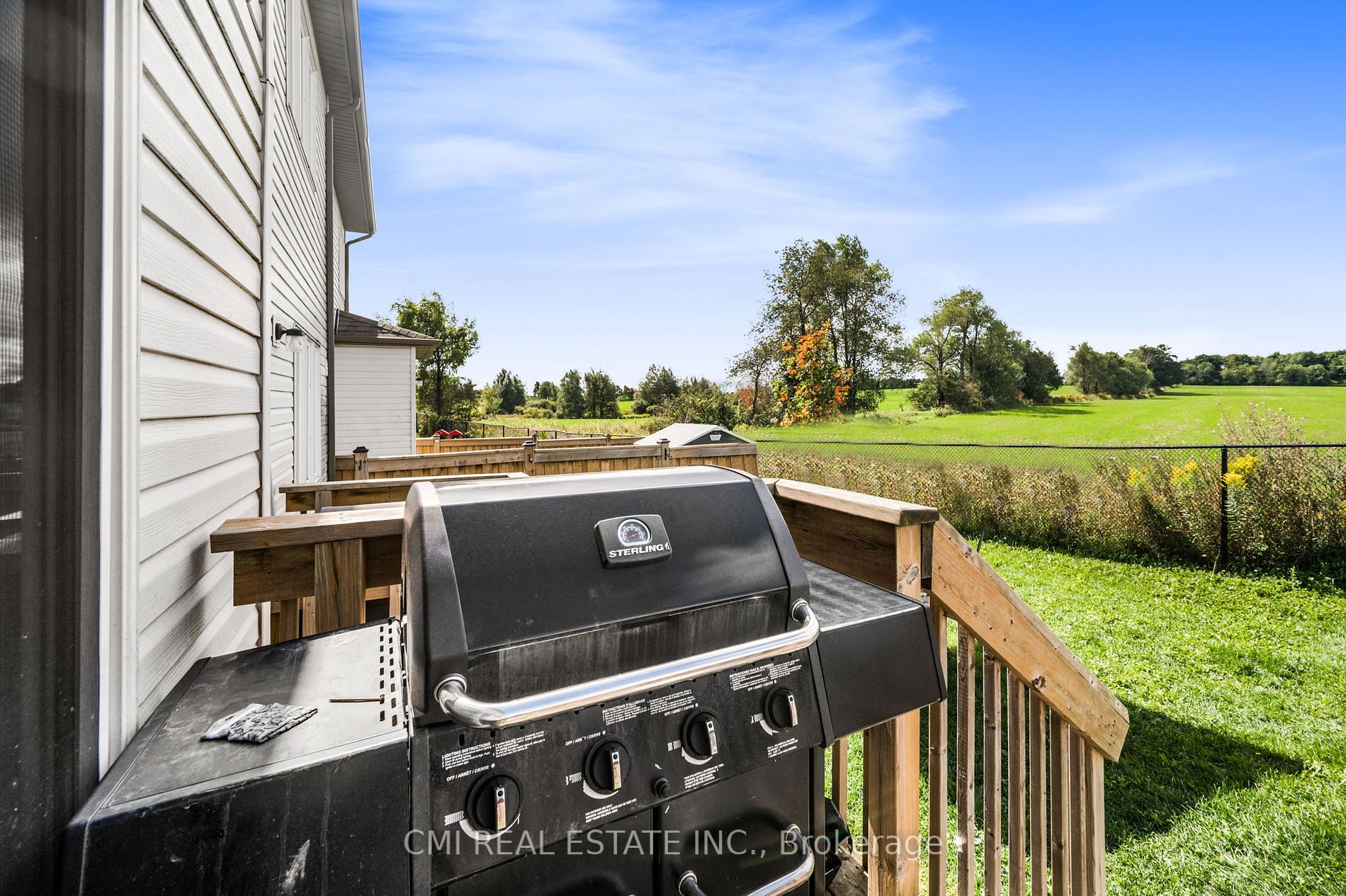 825 Cook Crescent