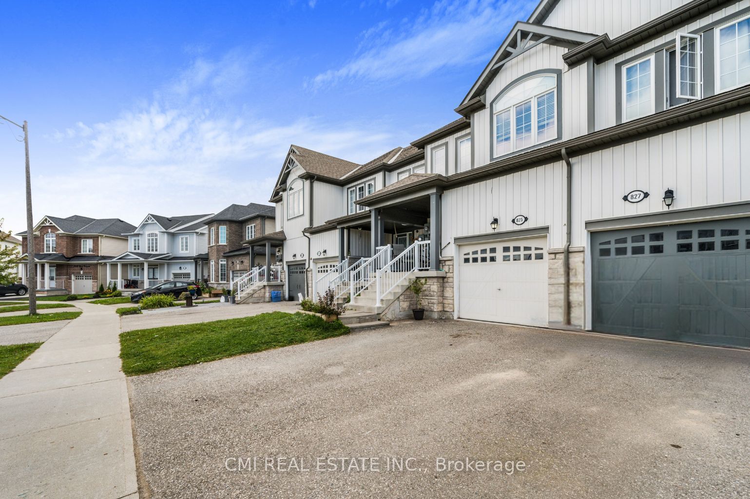 825 Cook Crescent
