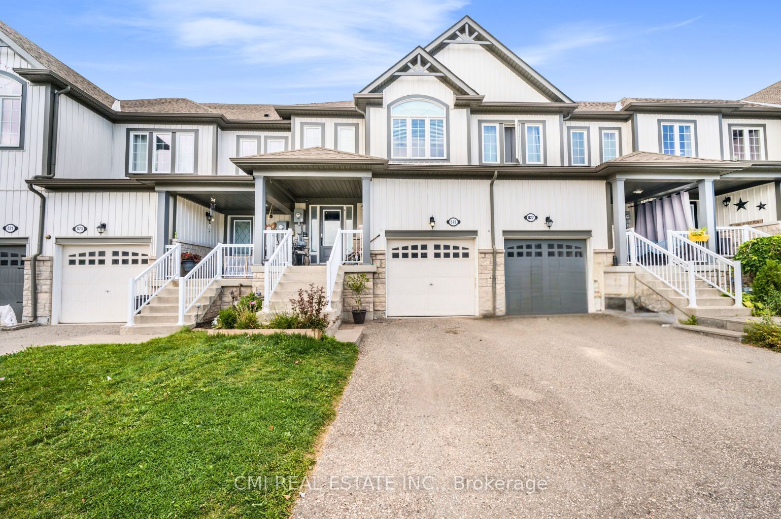 825 Cook Crescent