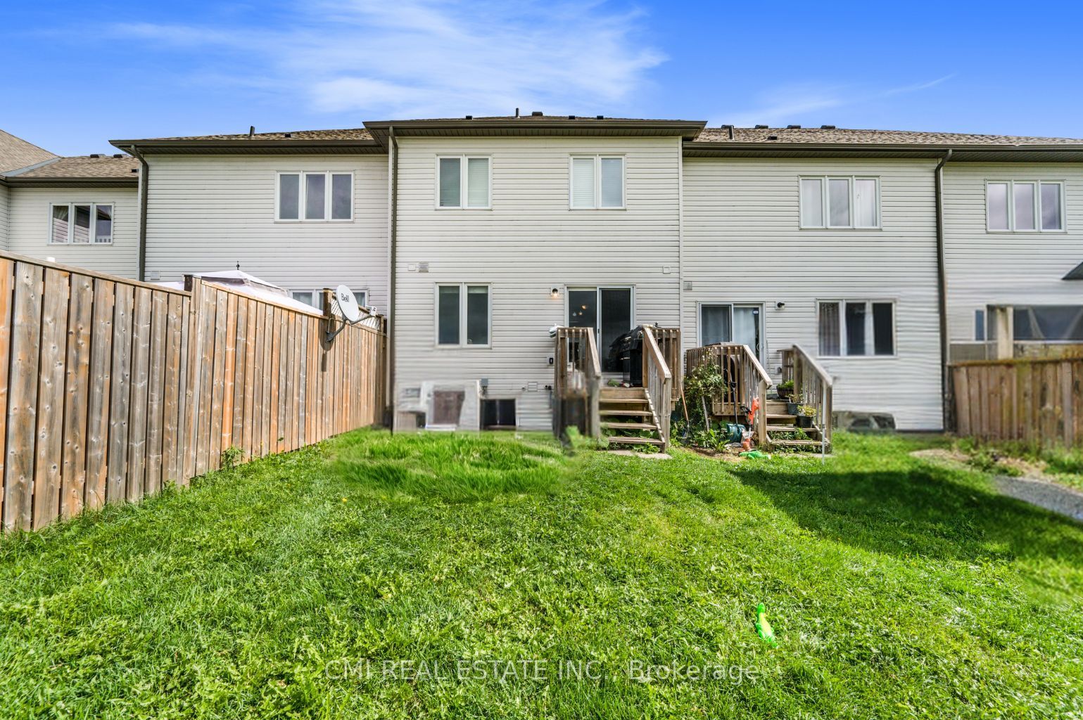 825 Cook Crescent