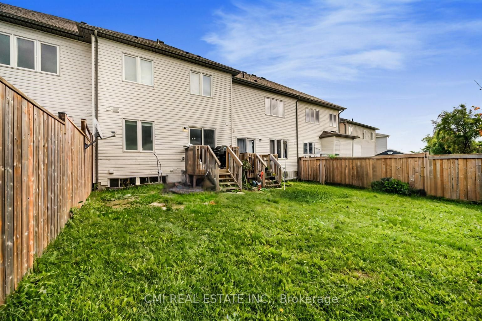 825 Cook Crescent