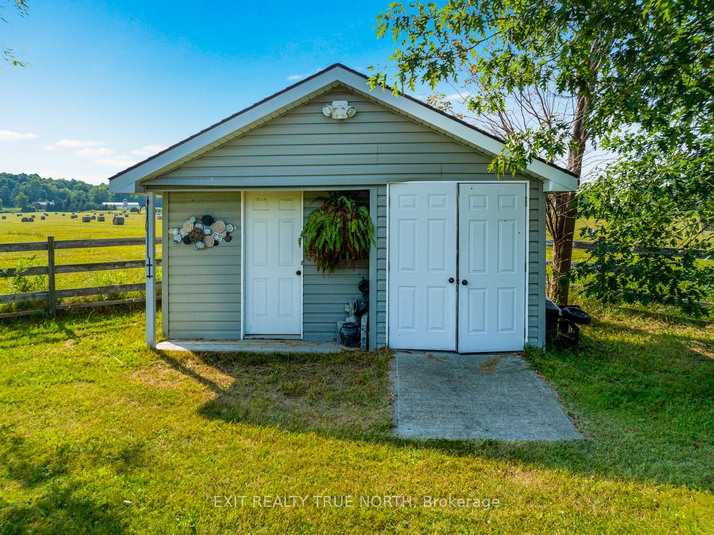 145489 16 Side Road