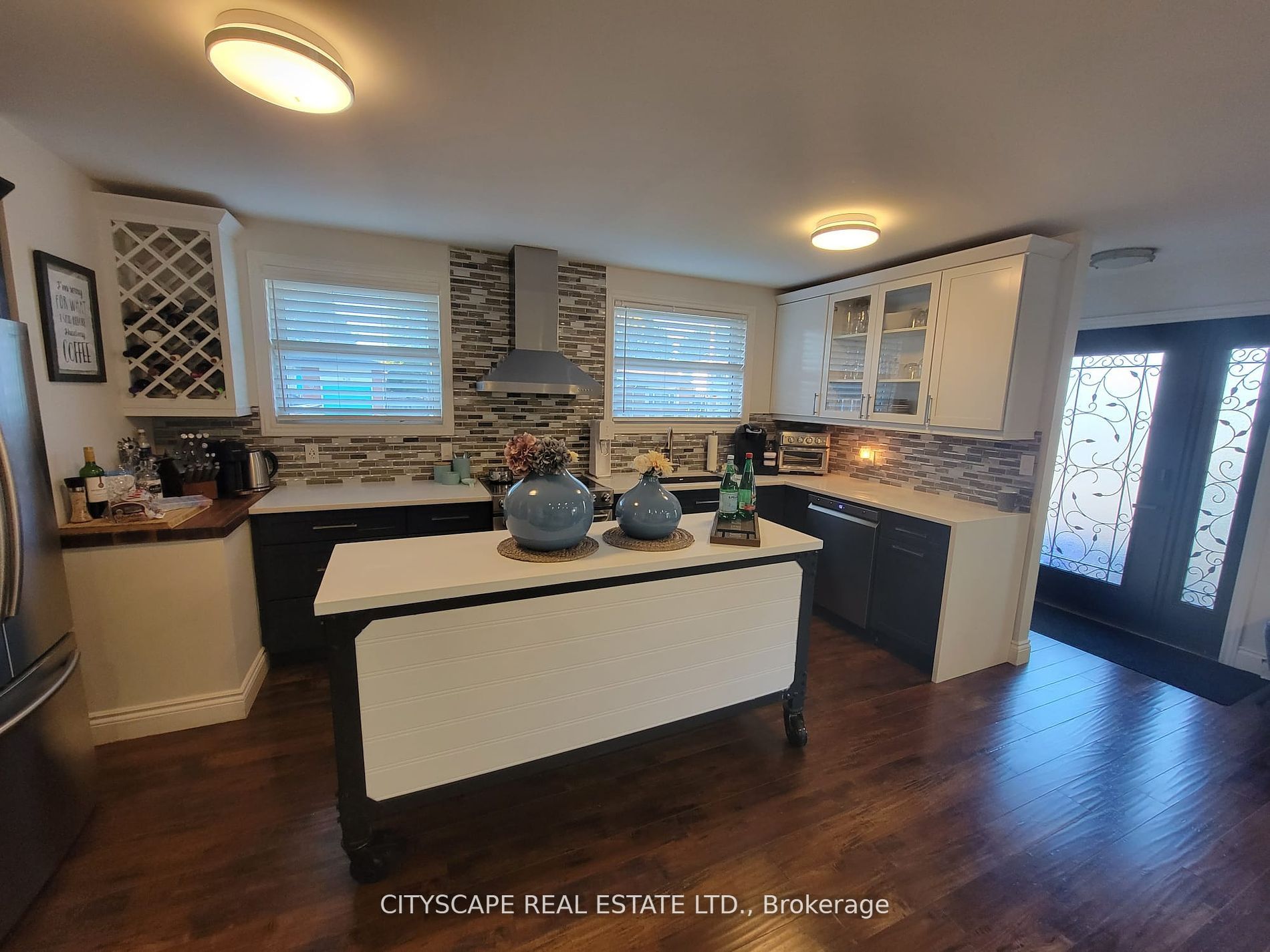 891 Curtis Cres