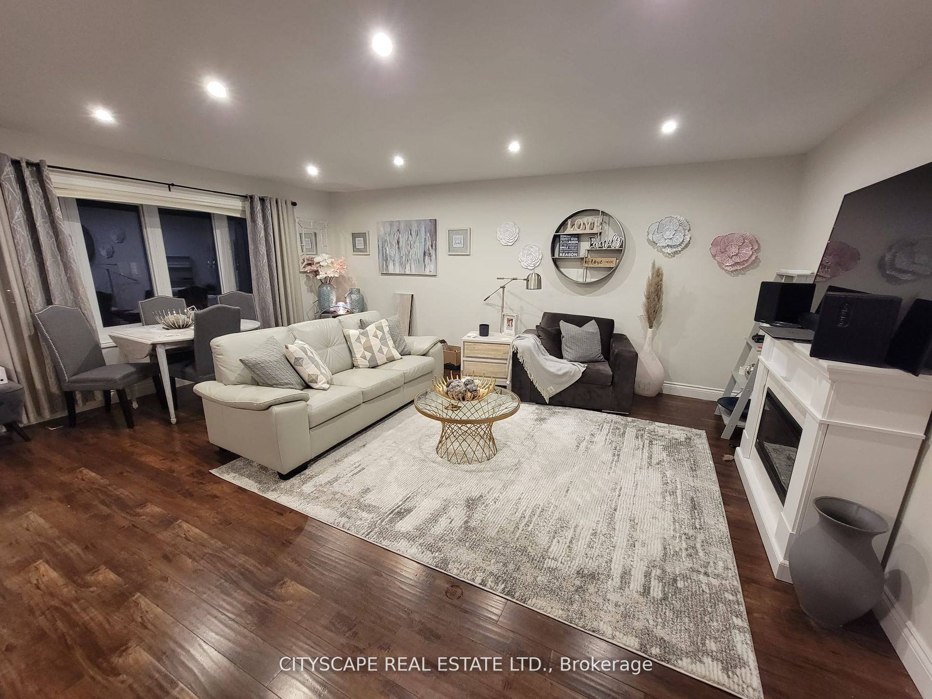 891 Curtis Cres