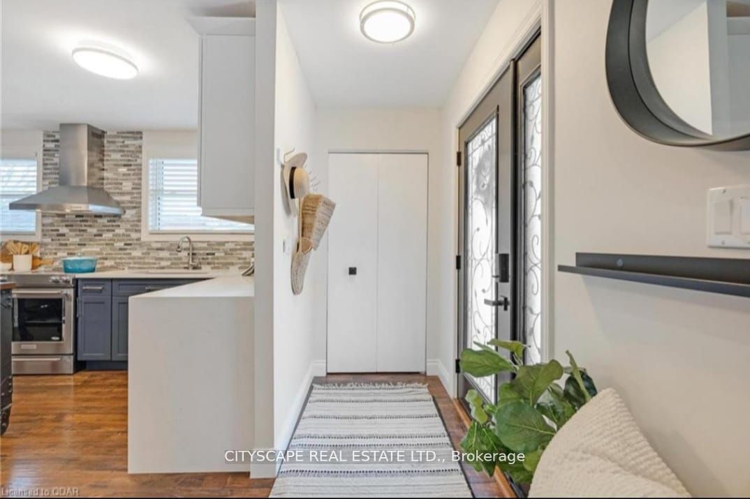 891 Curtis Cres
