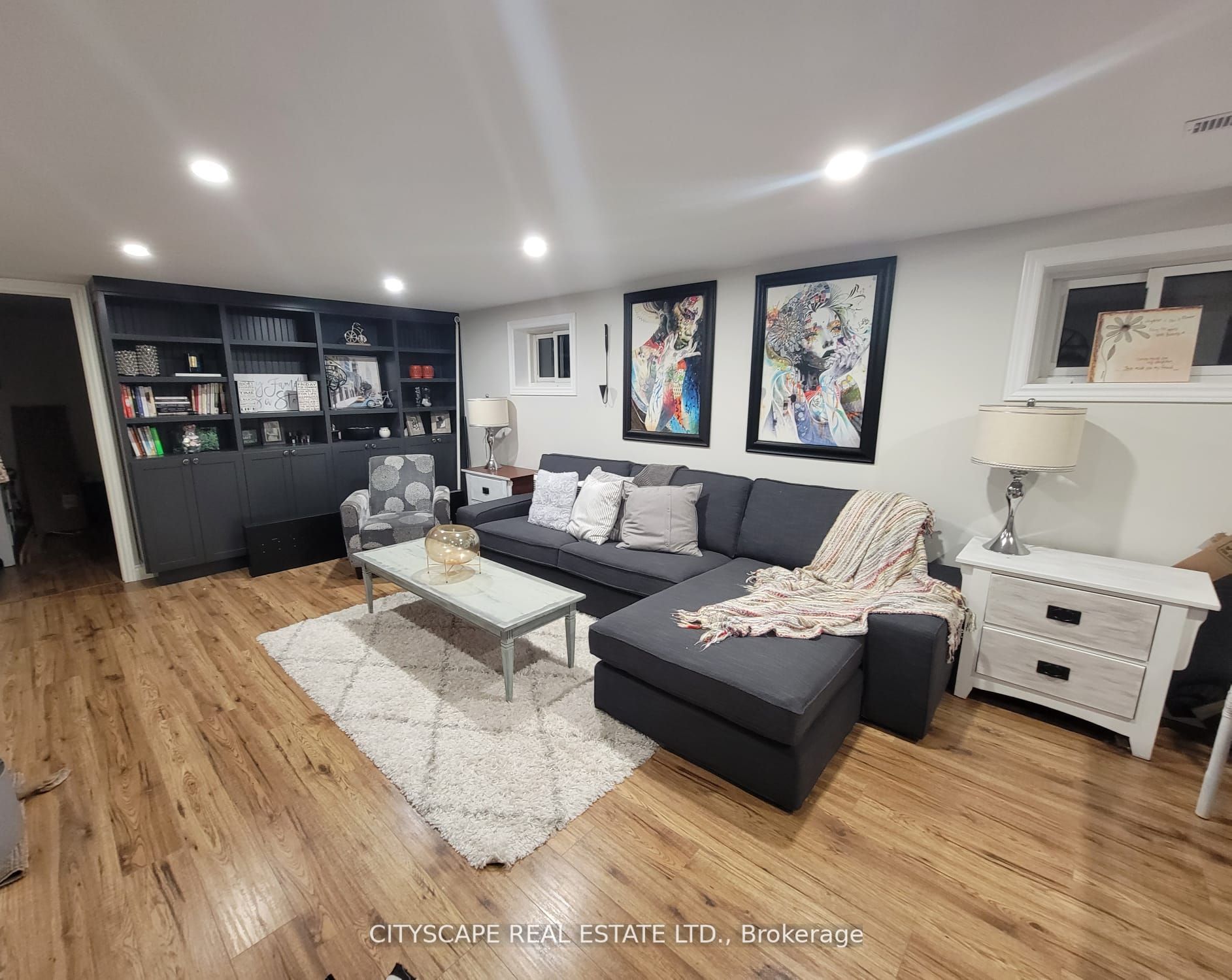 891 Curtis Cres
