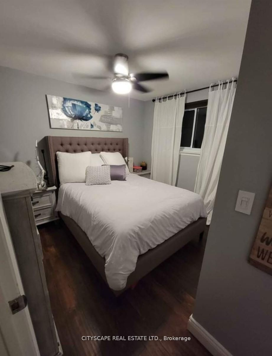 891 Curtis Cres