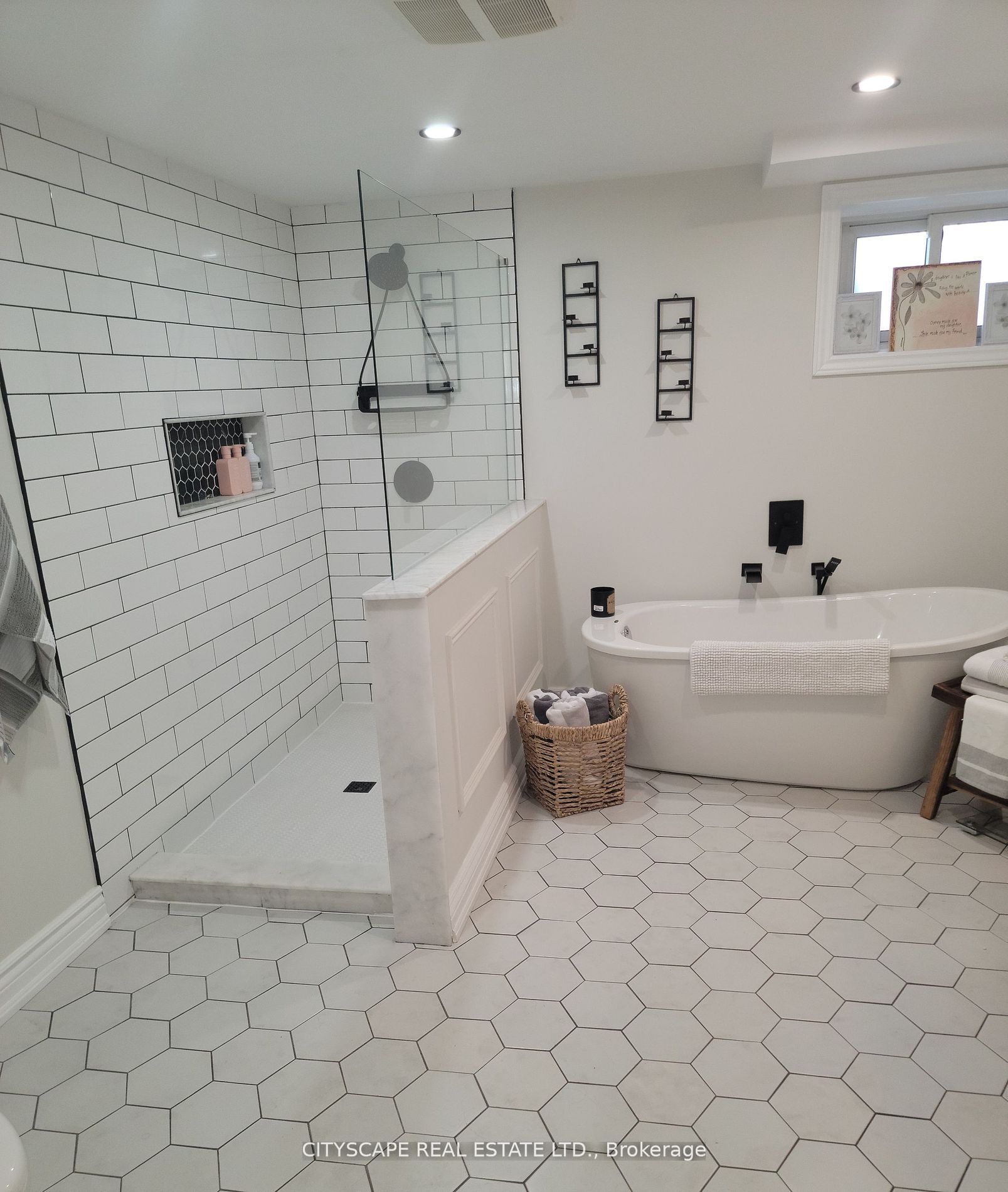 891 Curtis Cres