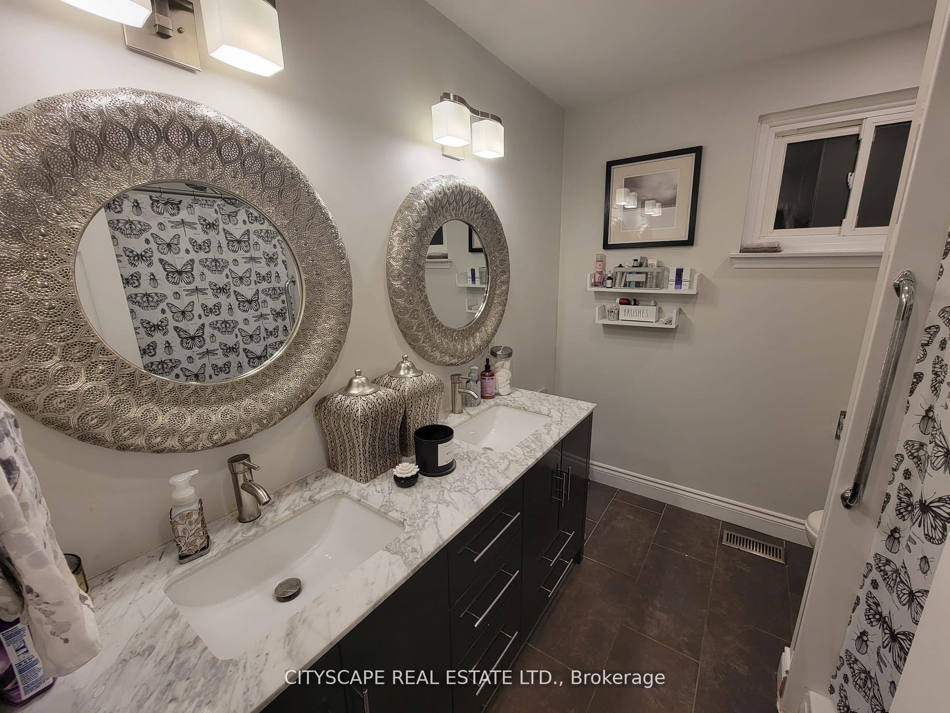 891 Curtis Cres