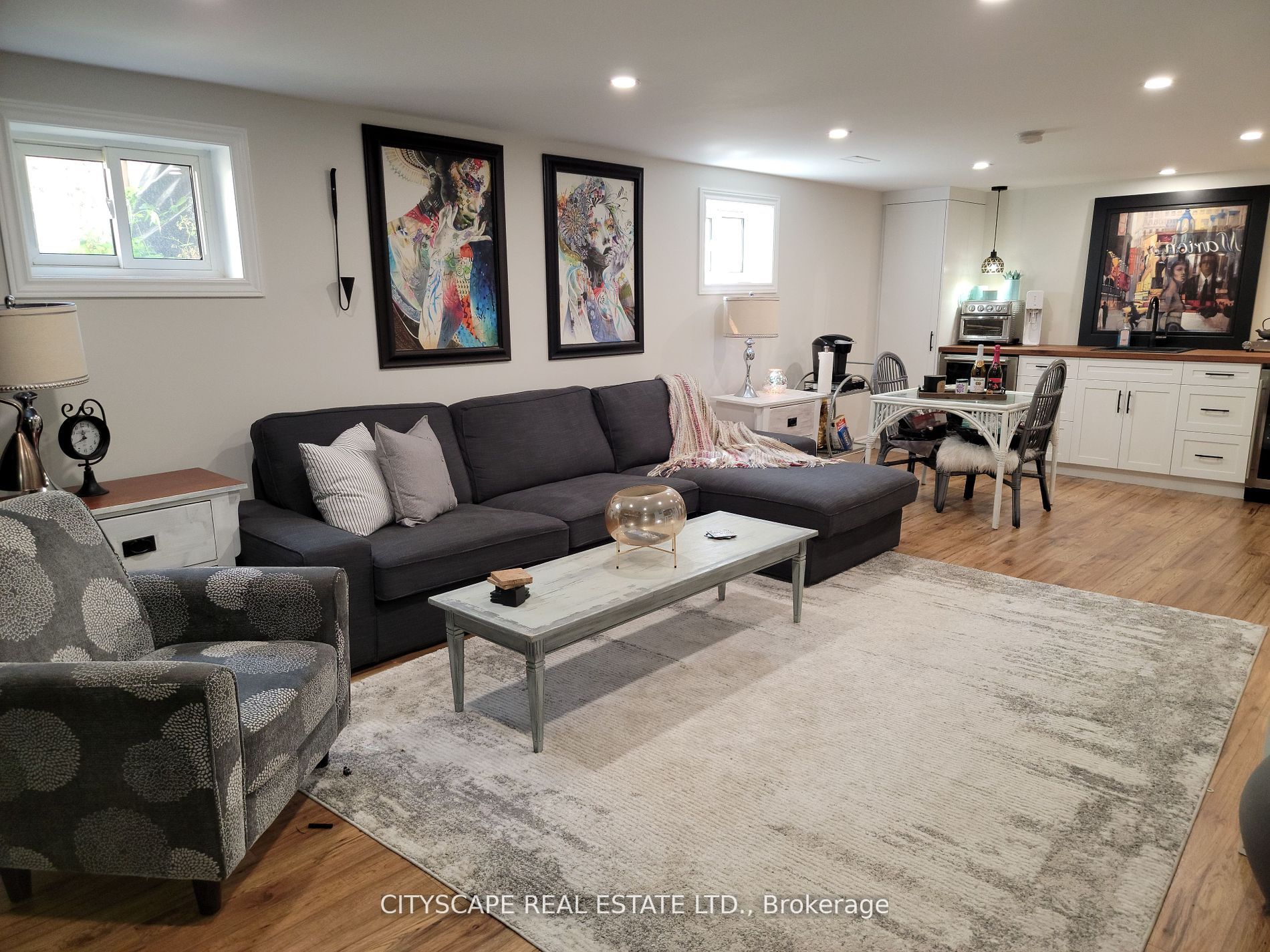 891 Curtis Cres