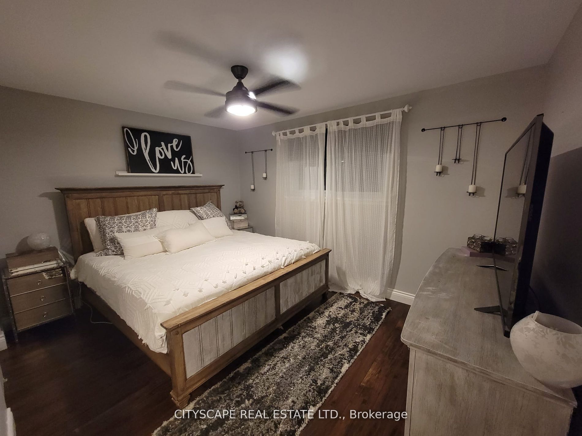 891 Curtis Cres