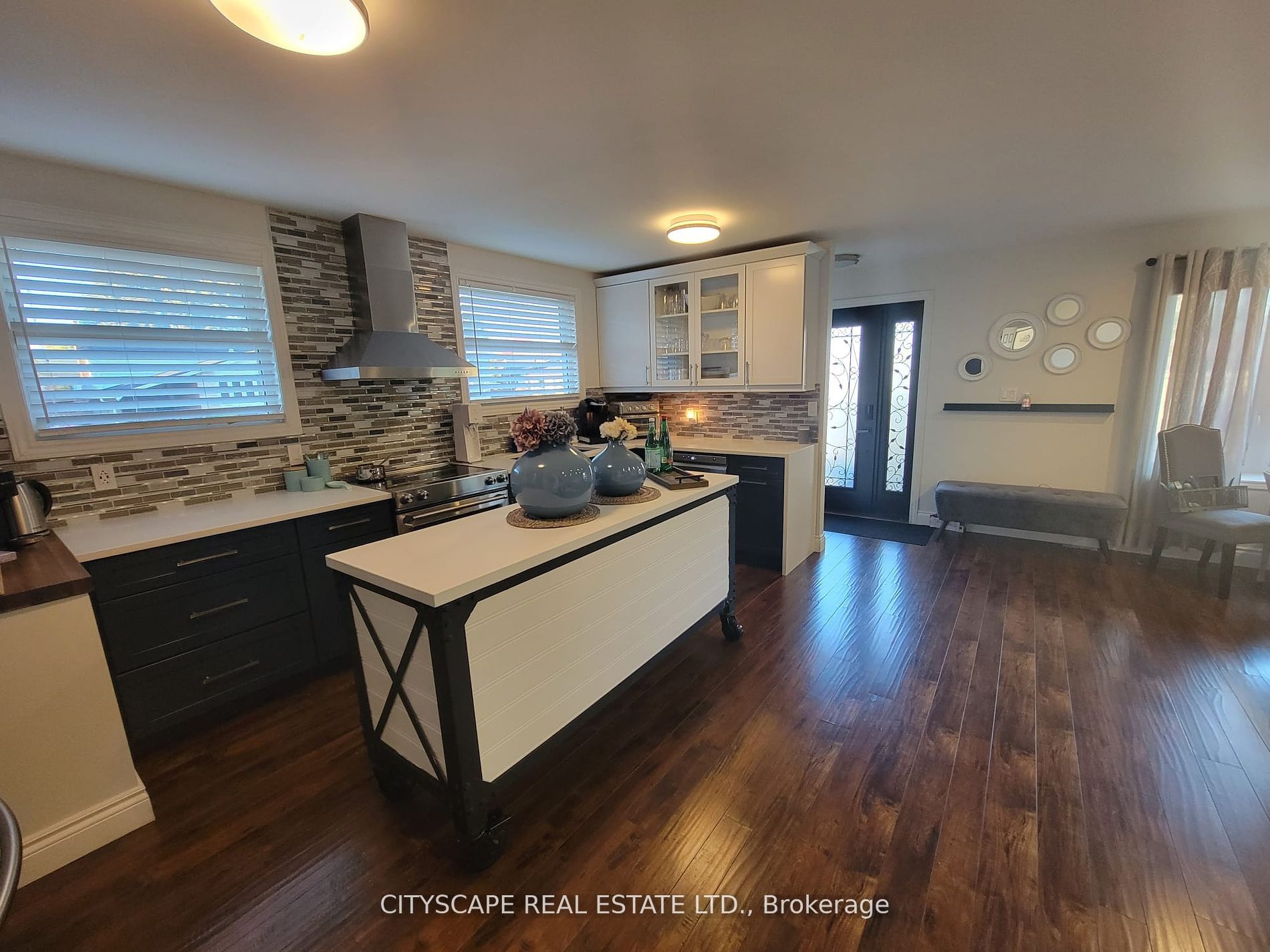 891 Curtis Cres