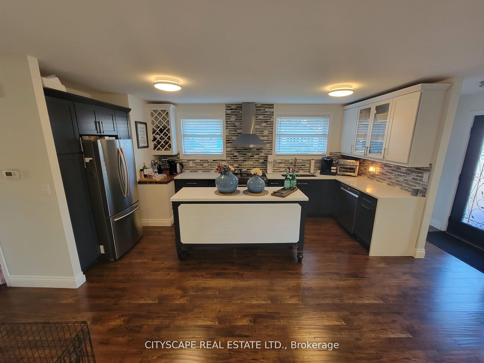 891 Curtis Cres