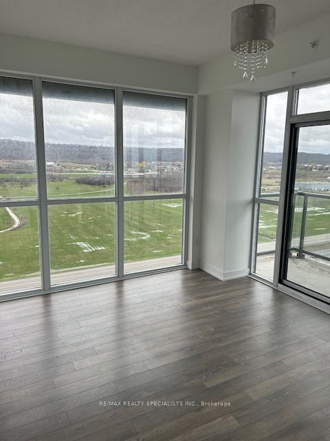 550 North Service Road #1201