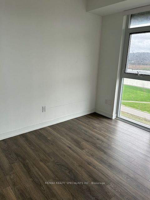550 North Service Road #1201