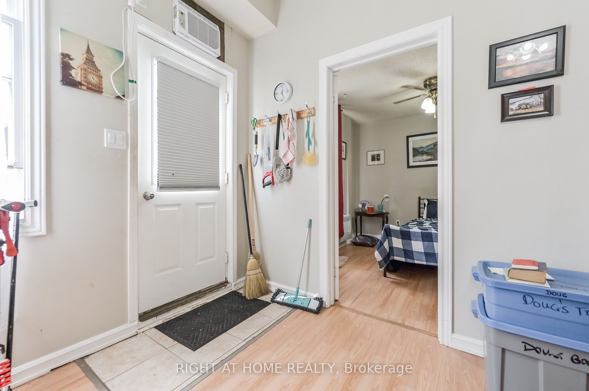 213 Main Street E