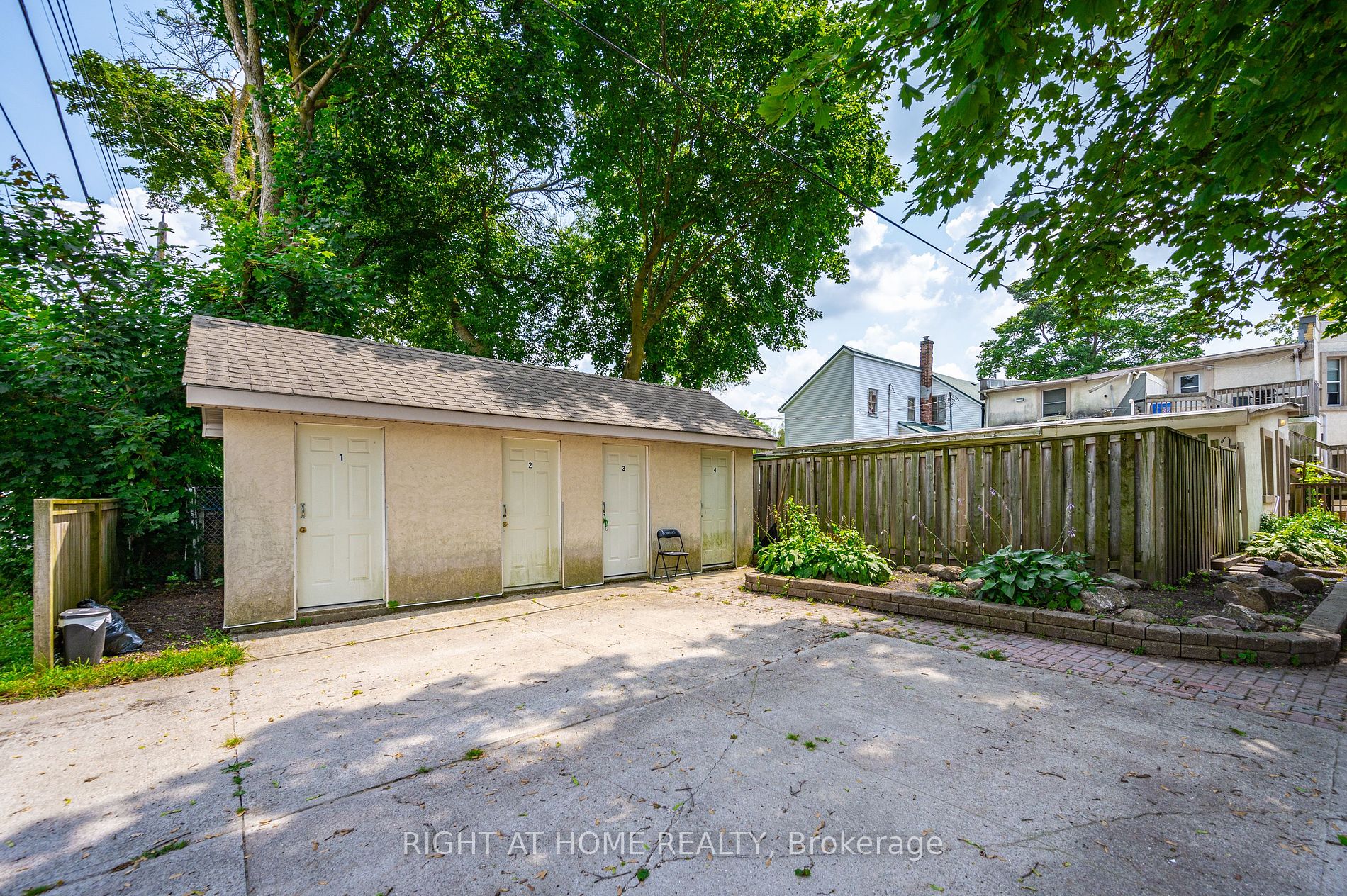 213 Main Street E