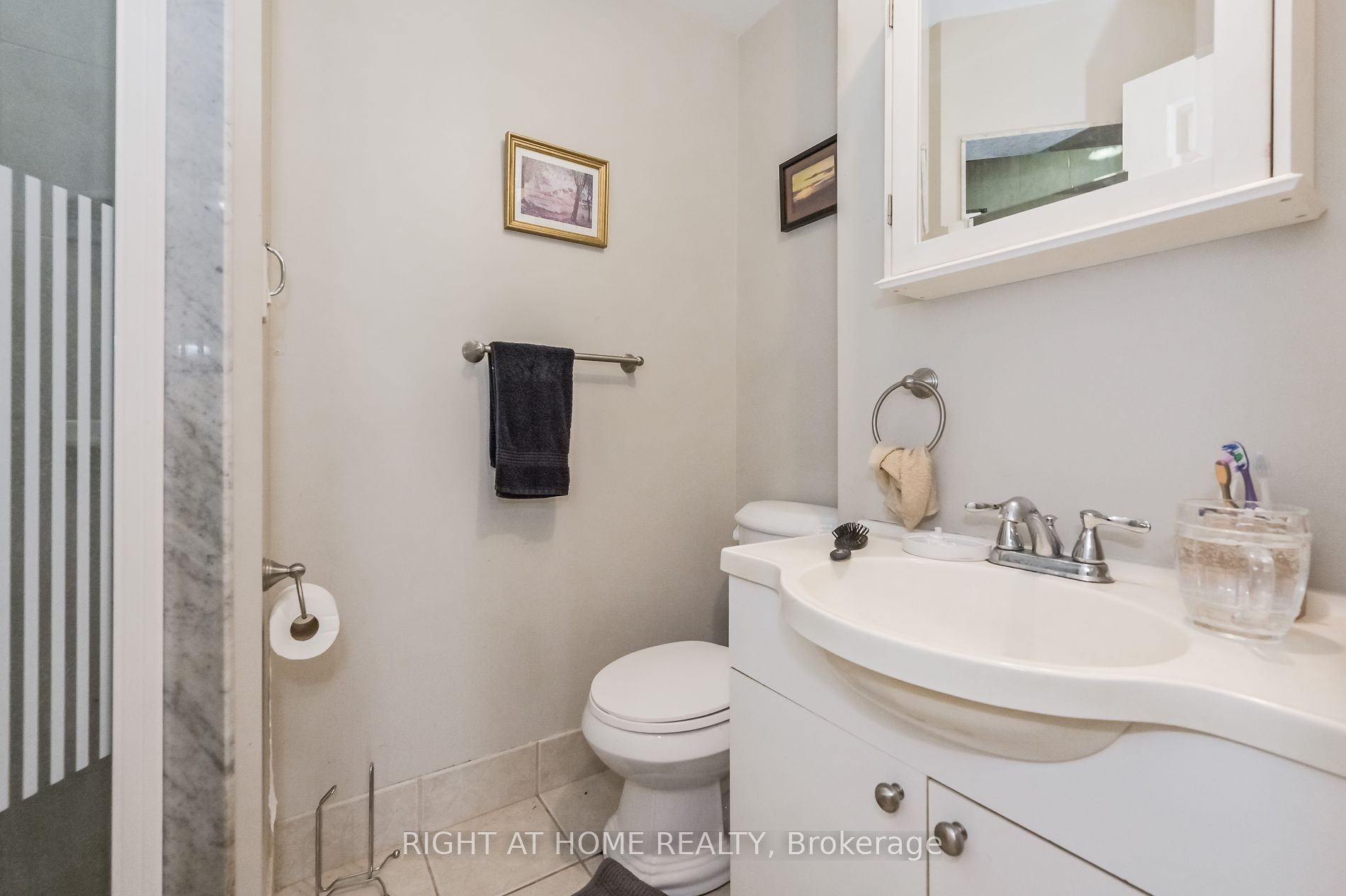 213 Main Street E