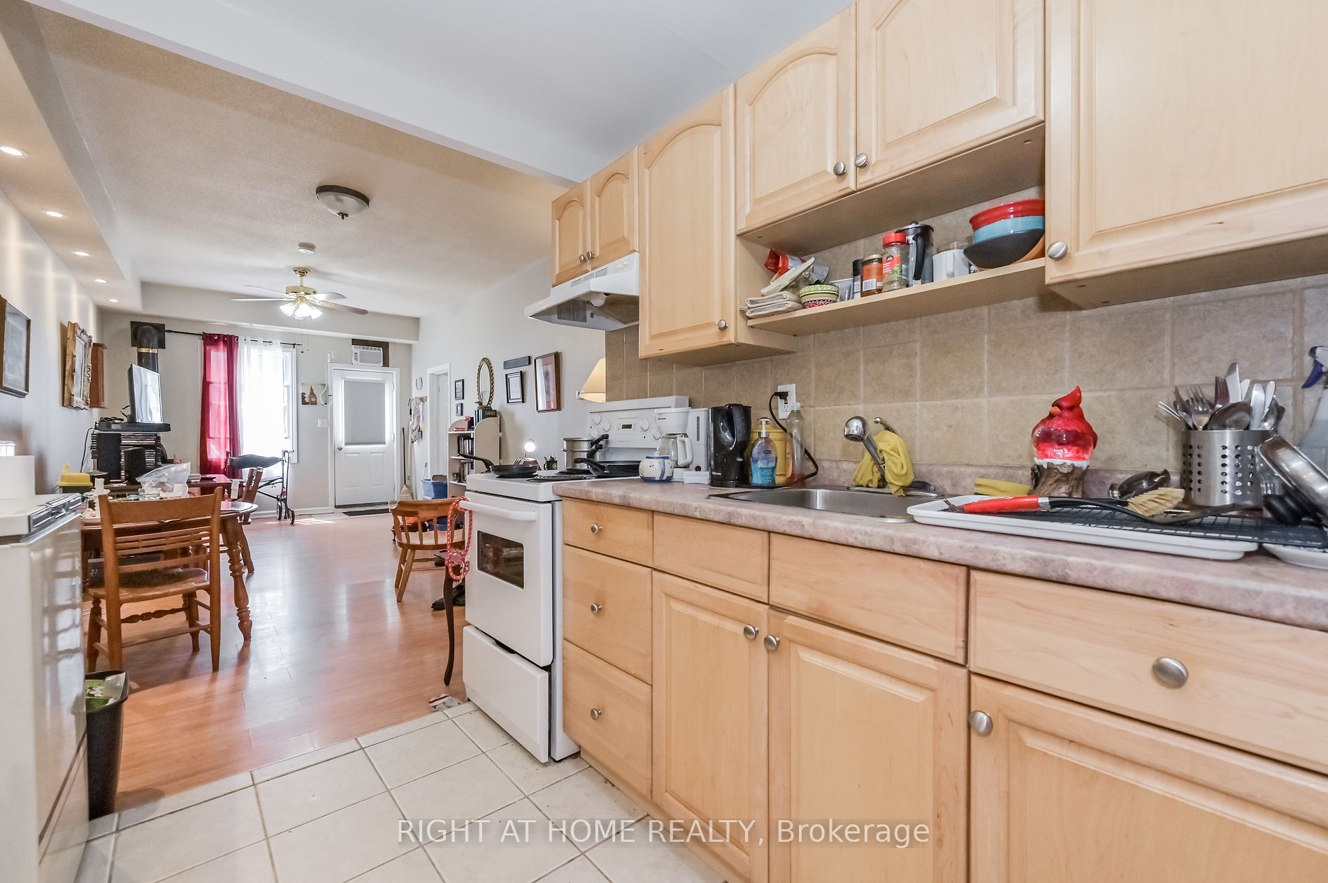 213 Main Street E