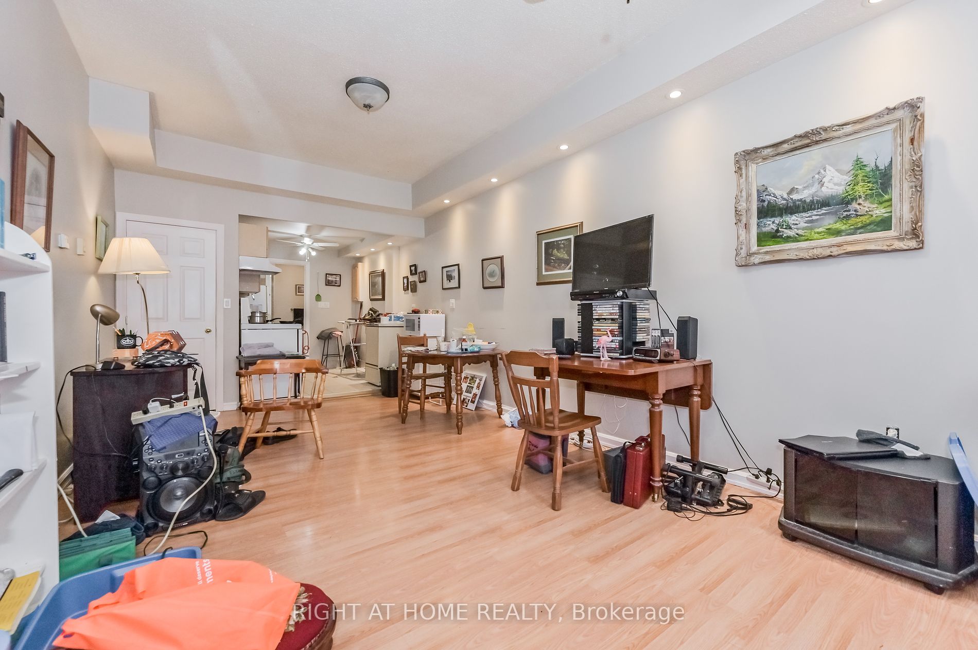 213 Main Street E