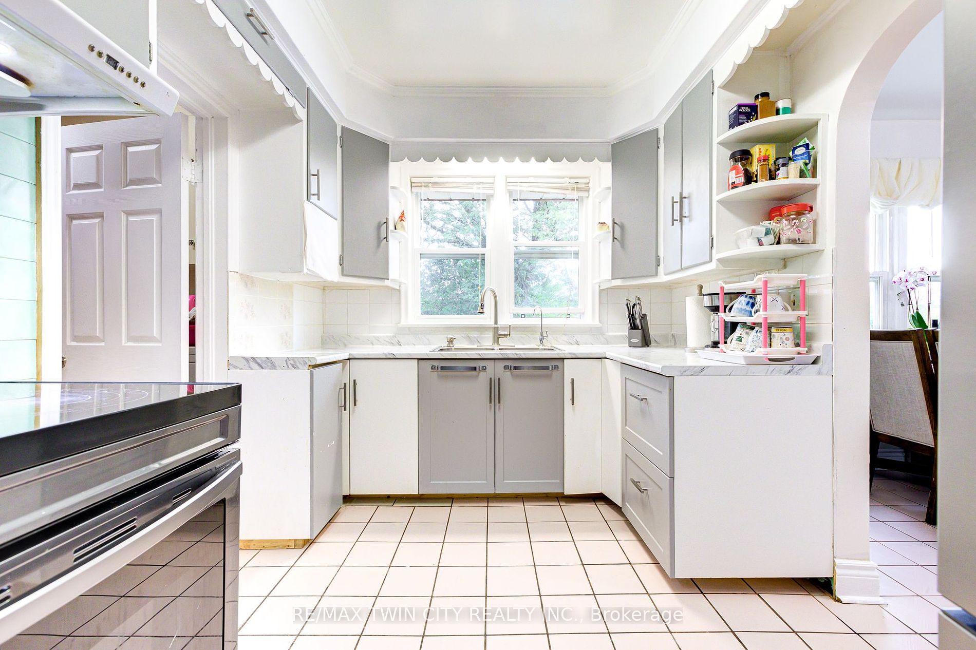 230 Highland Road W