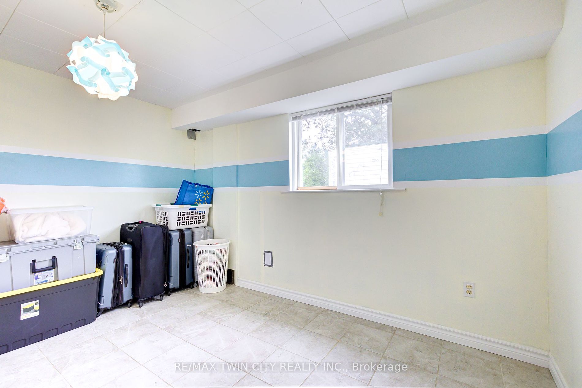 230 Highland Road W