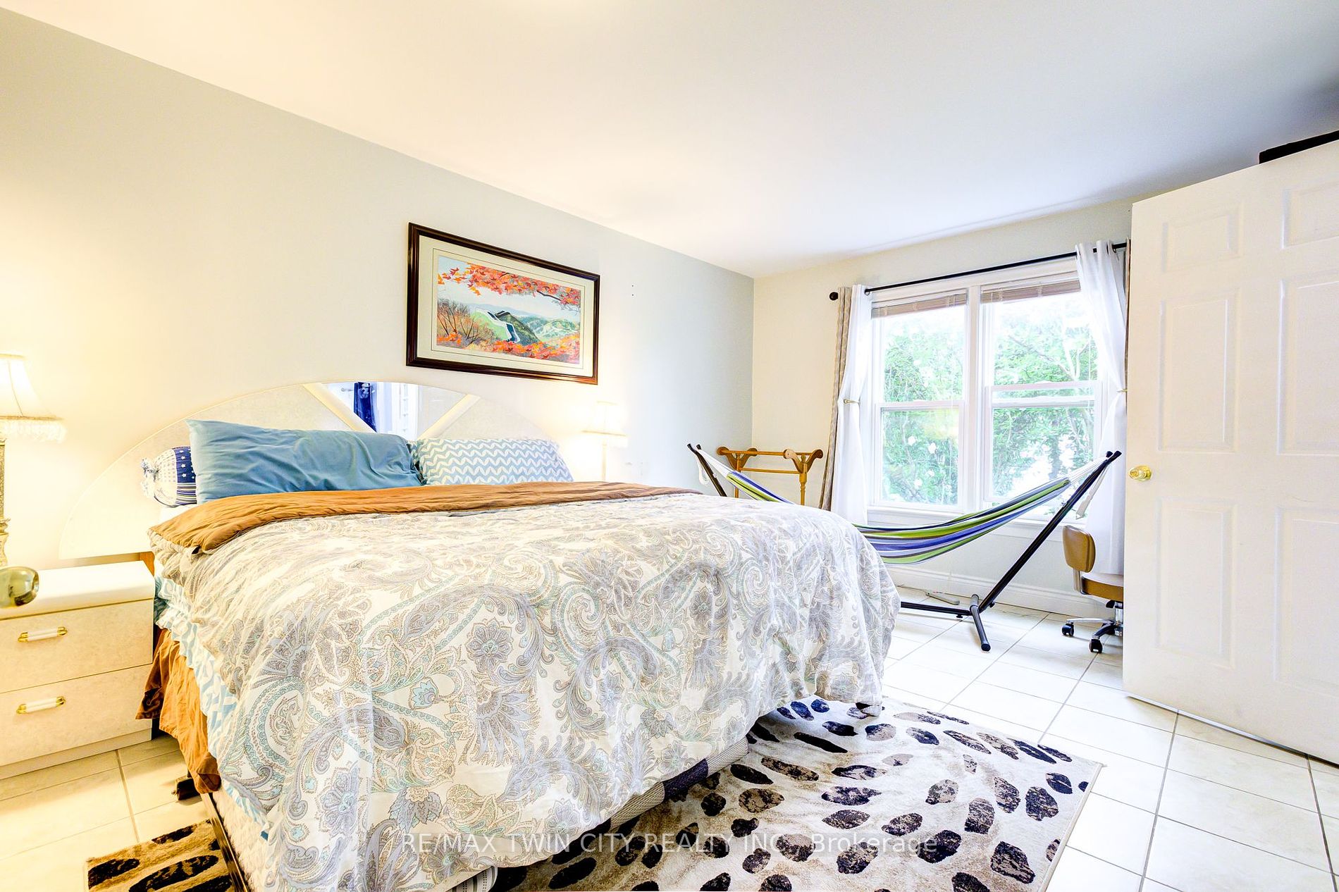 230 Highland Road W