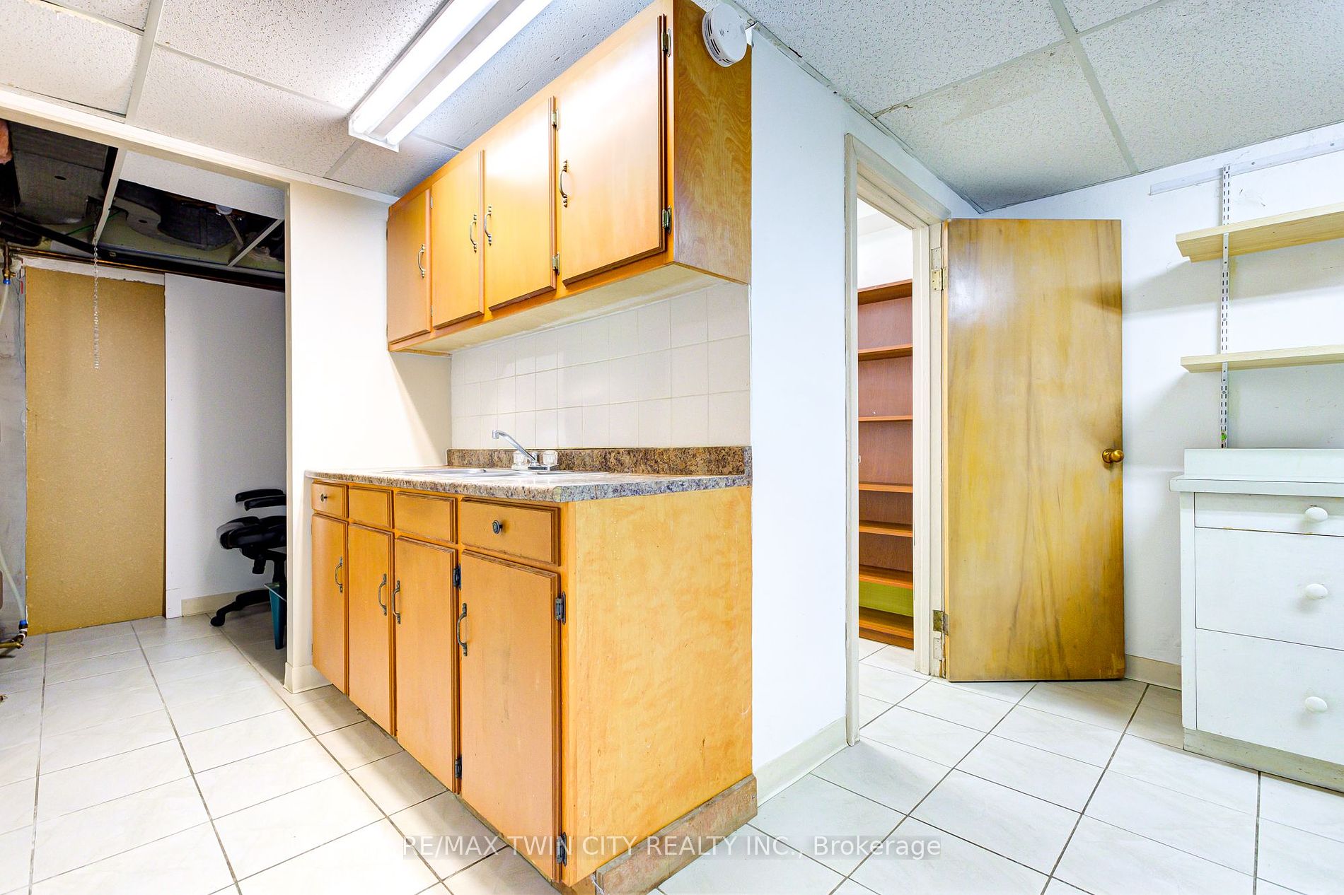 230 Highland Road W