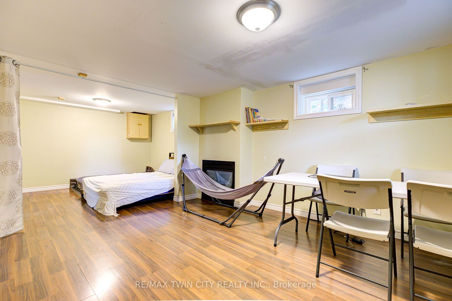 230 Highland Road W