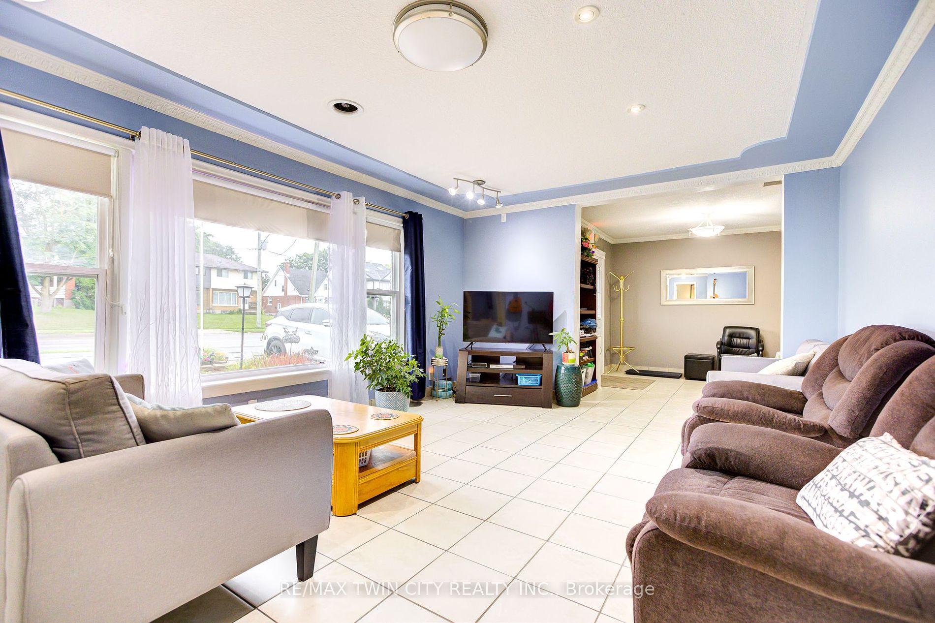 230 Highland Road W