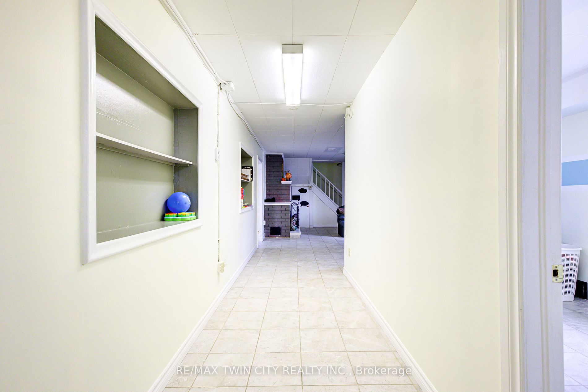 230 Highland Road W