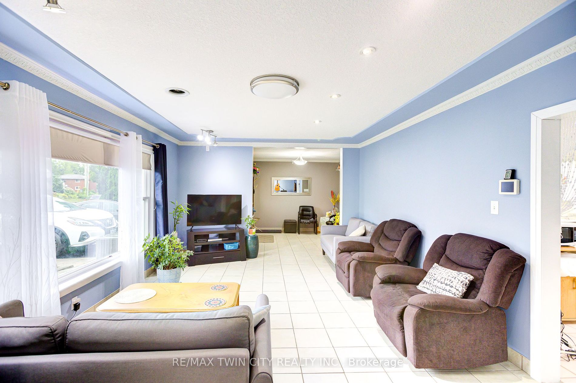 230 Highland Road W