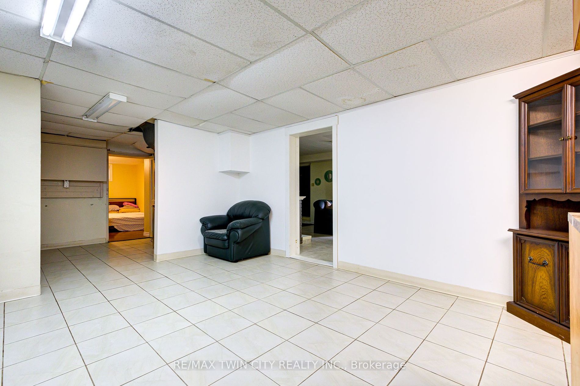 230 Highland Road W