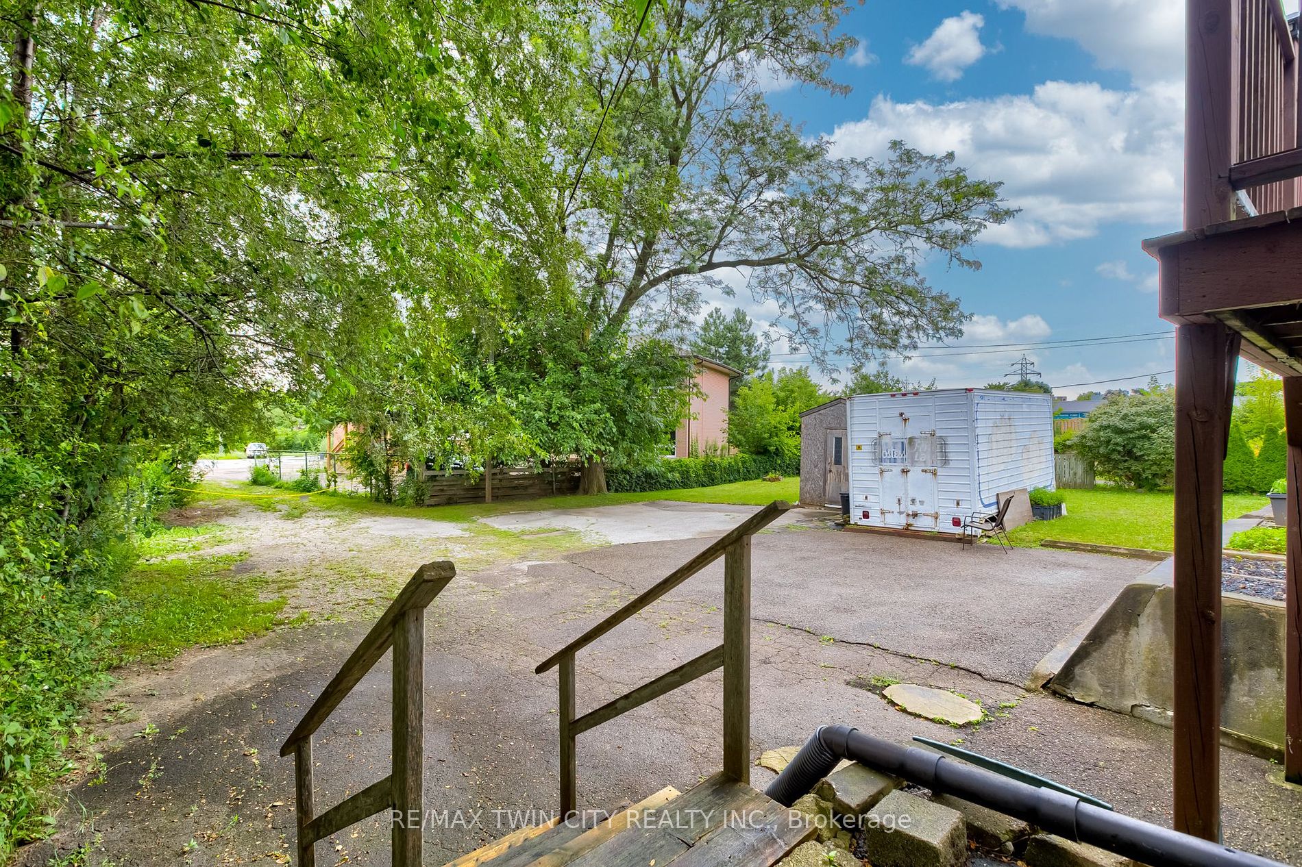 230 Highland Road W