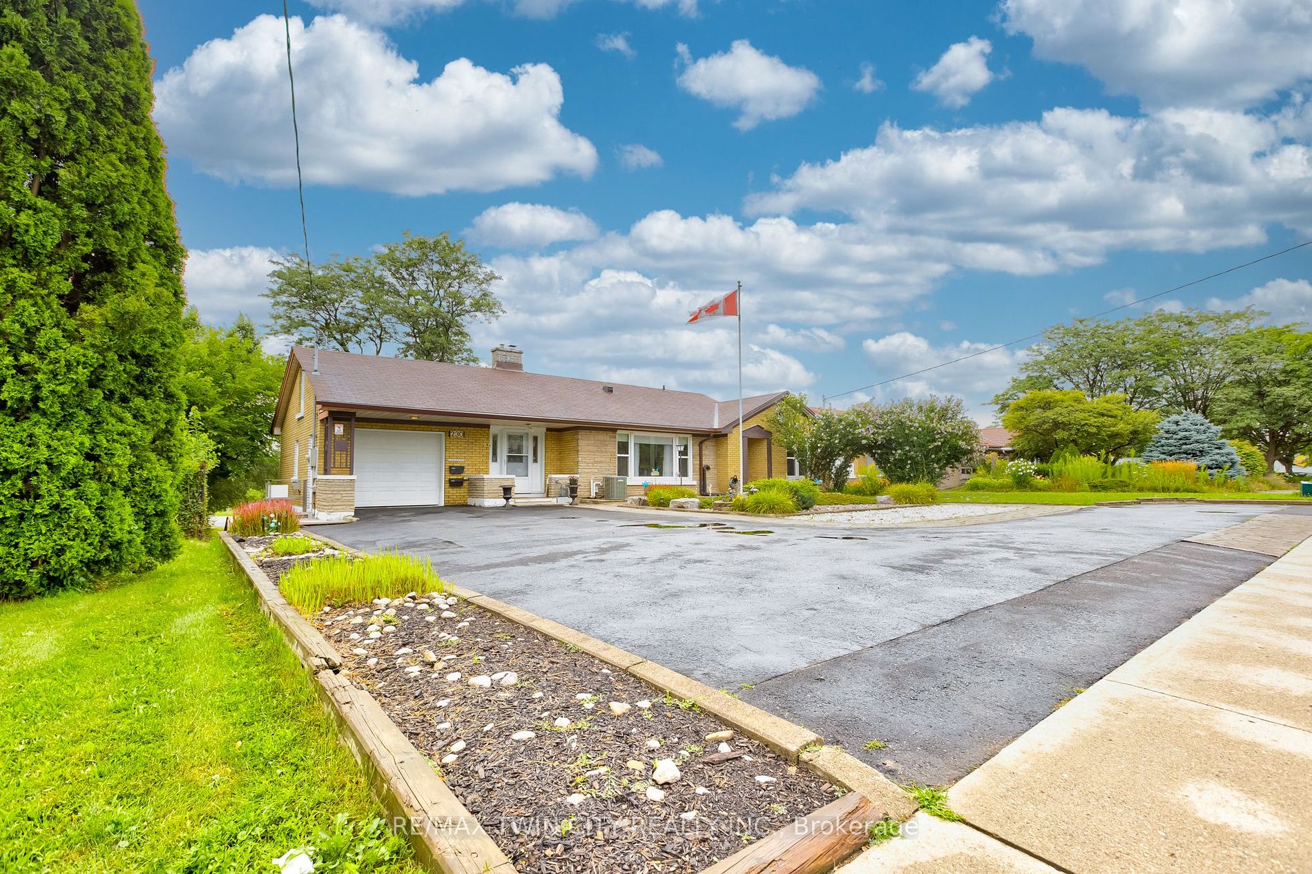 230 Highland Road W
