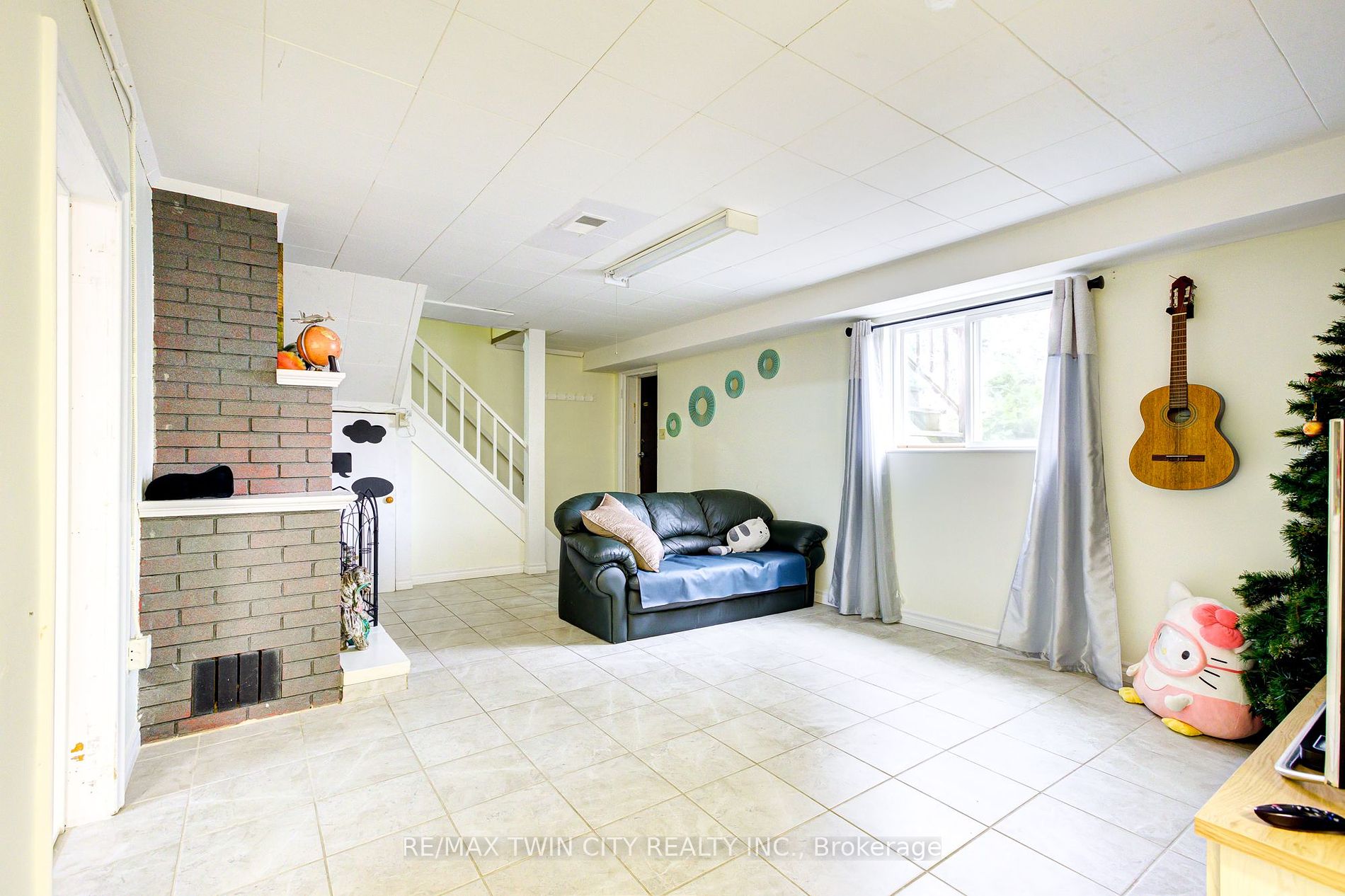 230 Highland Road W