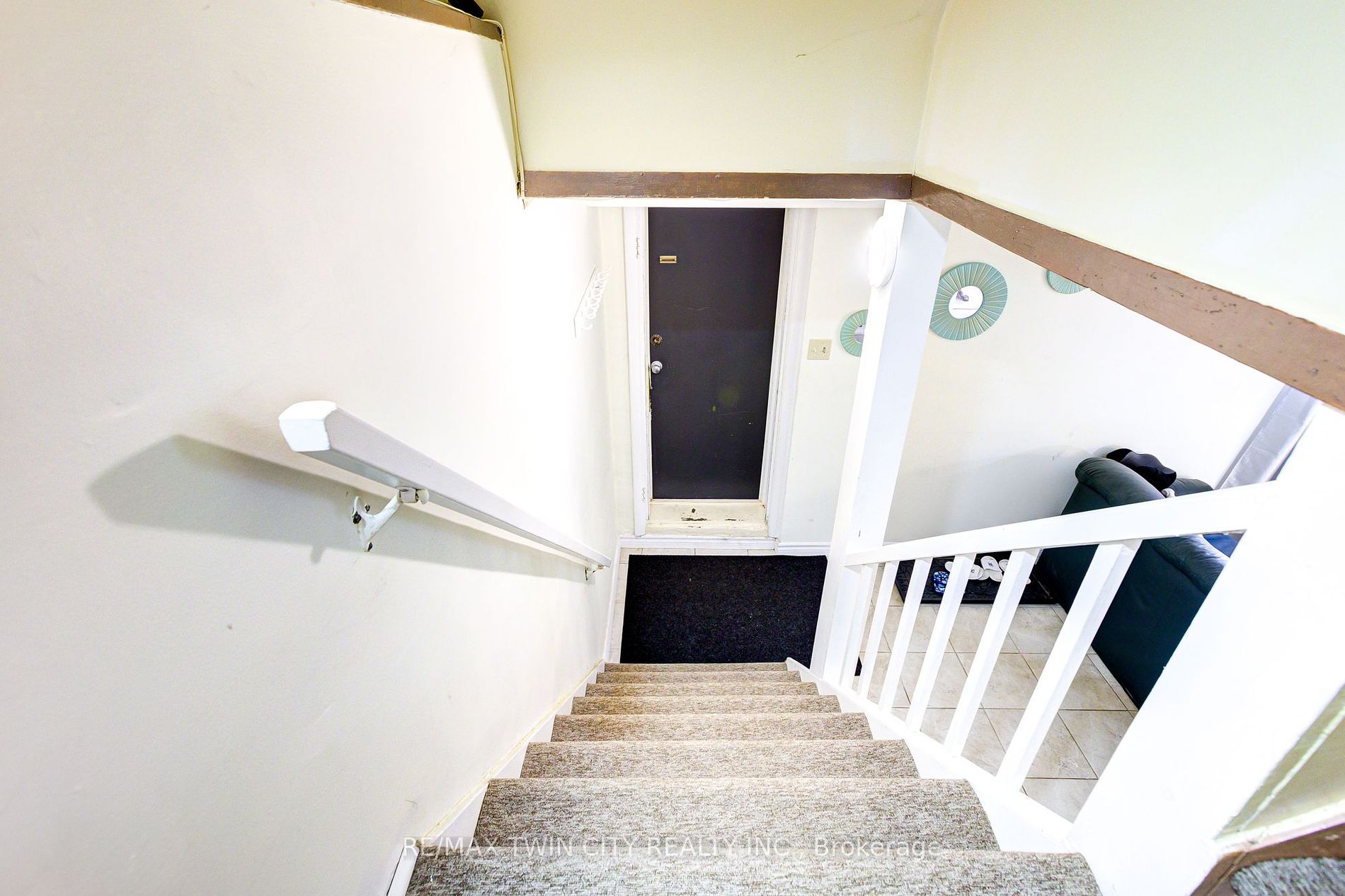 230 Highland Road W