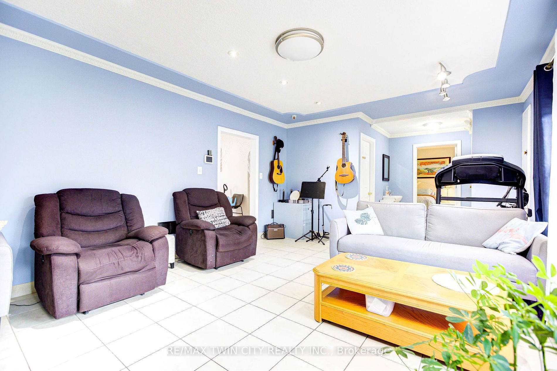 230 Highland Road W